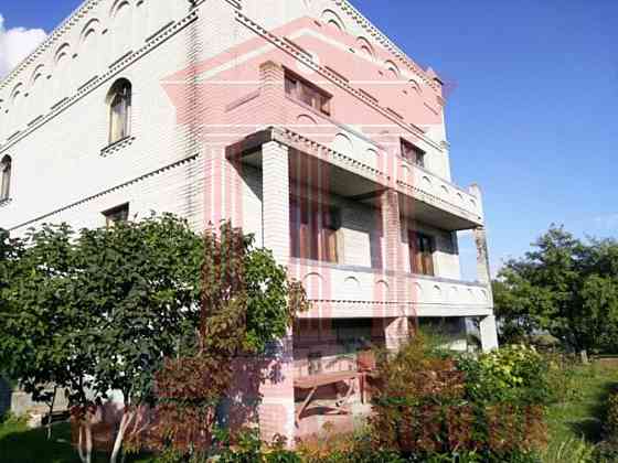 Продаж 3-поверховий Будинок з ділянкою 22 сот 537 кв.м  на Центральная 