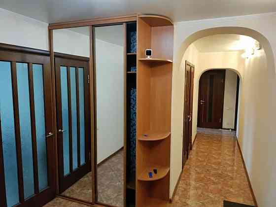 Оренда Квартира 3-кімнатна, 4/10 поверх на ул. Святошинская, 5 Kiev