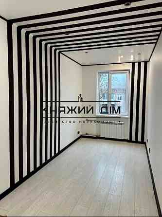 Продаж Квартира 3-кімнатна, 5/5 поверх на Уманская ул. Kiev