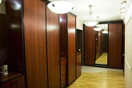 Оренда Квартира 3-кімнатна, 2/5 поверх на ул. Васильковская, 11 Kiev