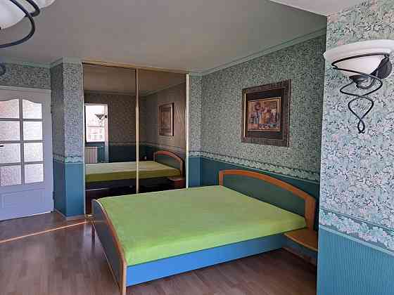 Оренда Квартира 3-кімнатна, 9/9 поверх на улица Печенежская, д.16 Киев