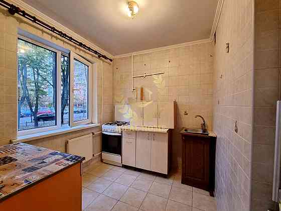 Продаж Квартира 2-кімнатна на Академика Шалимова ул. Kiev