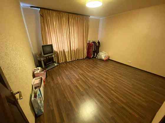 Оренда Квартира 1-кімнатна, 1/9 поверх на Харьковское шоссе Киев