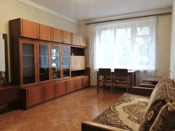 Sale of a large 3-room apartment Exhibition, possible state programs Khmel'nyts'kyy
