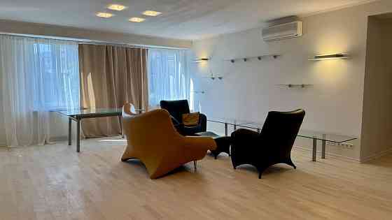 Продаж Квартира 3-кімнатна, 5/8 поверх на Назарівська вул., д. 7-Б Київ