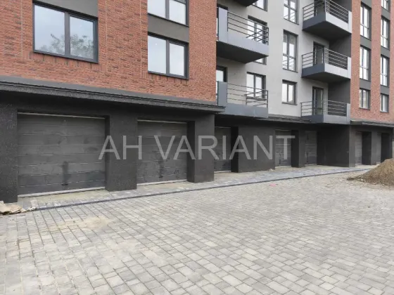 Продається Гараж Під легкове авто площа 21 кв.м 1-й поверх Легоцького 64Б Ужгород