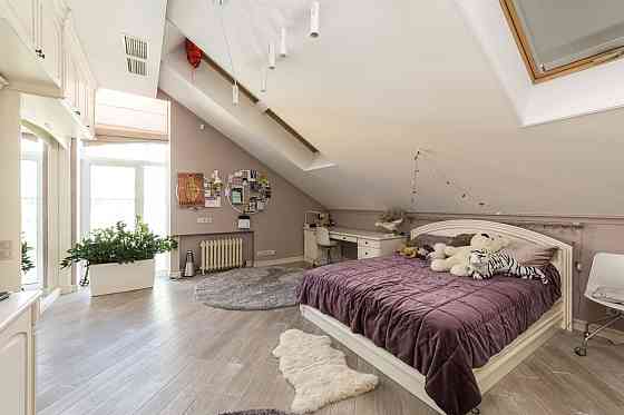 Продаж Квартира 4-кімнатна, 9/11 поверх на Регенераторна вул., д. 4 Київ