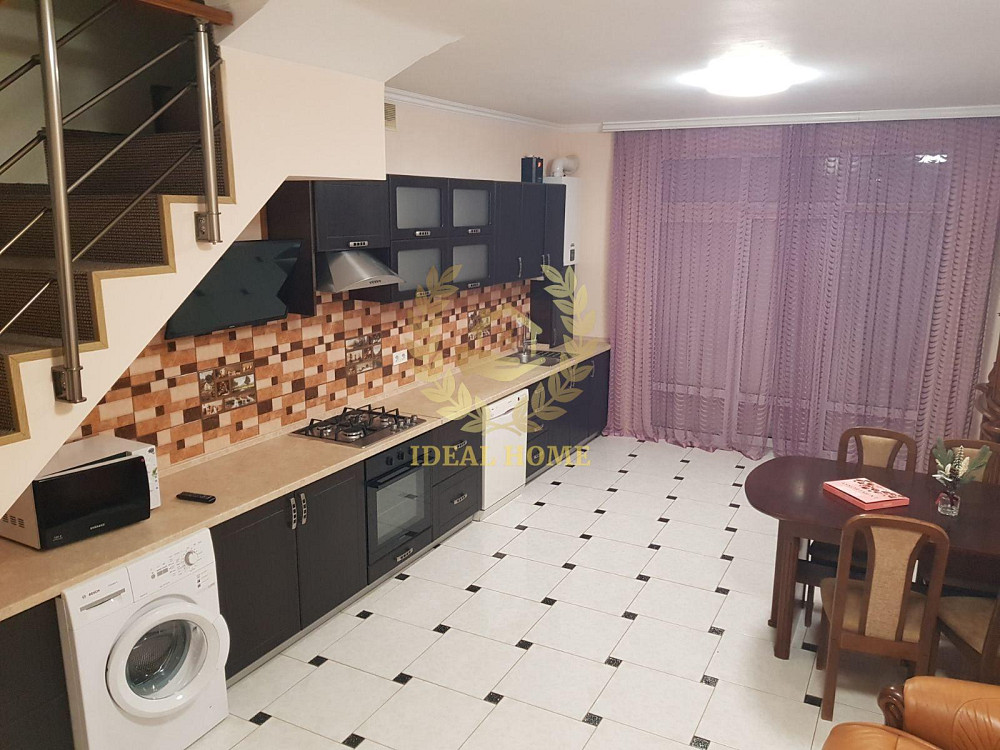 Продаж Будинок 4-кімнатний  - фото 1