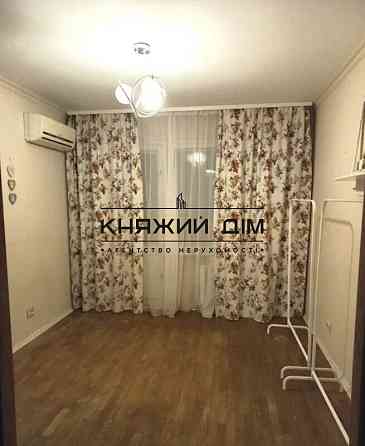 Оренда Квартира 3-кімнатна, 15/16 поверх на Ахматовой Анны ул. Київ