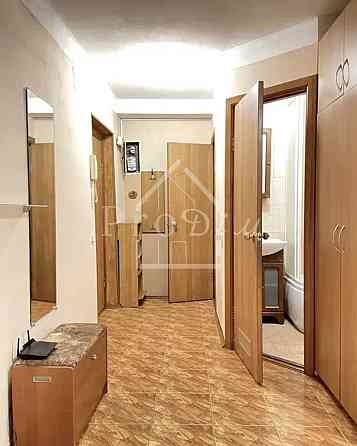 Оренда Квартира 1-кімнатна, 4/9 поверх на Кирилівська вул. (Фрунзе), 152 Kiev