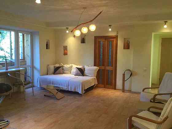 Оренда Квартира 3-кімнатна, 2/9 поверх на бул. Русановский, 11/11 Киев