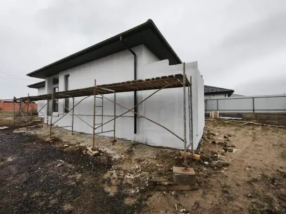 For sale 1-storey House with land 4.5 ares 140 sq.m 4 rooms at Хорватська Uzhhorod