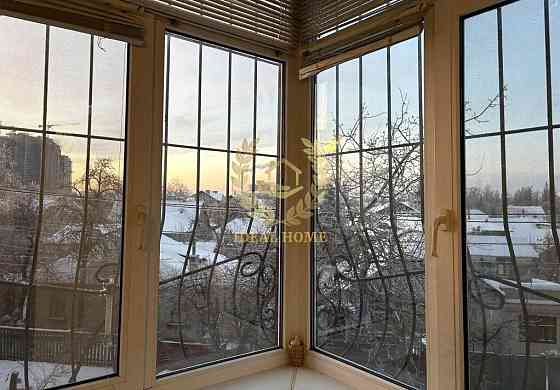 Продаж Квартира 3-кімнатна на Хмельницкая ул., 10 Київ