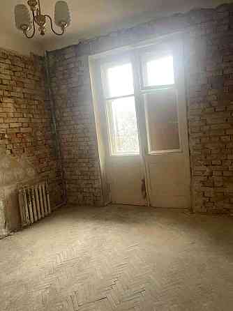 Продаж Квартира 3-кімнатна, 4/5 поверх на Тарасовская вул., д. 3 Київ