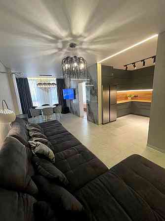 Продаж Квартира 3-кімнатна, 10/10 поверх на Центральна вул., д. 21-А Kiev