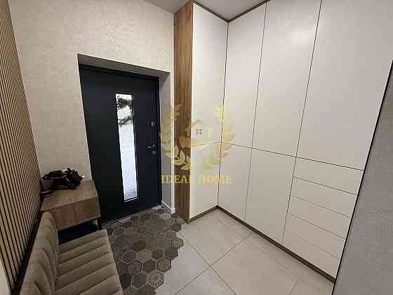 Продаж Будинок 5-кімнатний 