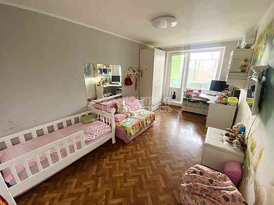 Продаж Квартира 4-кімнатна, 5/12 поверх на вул. Перемоги Харків