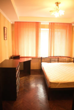 Оренда Квартира 3-кімнатна, 2/5 поверх на вул. Дорошенка Дмитра, 59 Київ