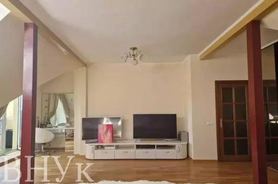 Продаж Квартира 4-кімнатна, 5/5 поверх на вул. Вашингтона Львів