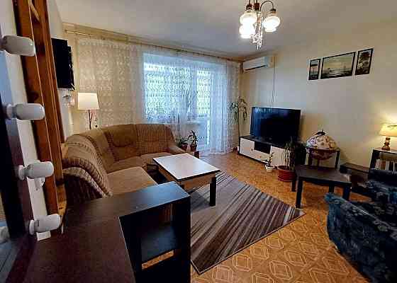 Продаж Квартира 3-кімнатна, 9/10 поверх на Малышева ул., 11 Днепр