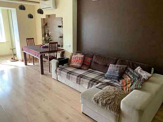 Оренда Квартира 3-кімнатна, 16/16 поверх на ул. Алексея Тихого Київ