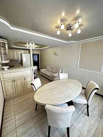 Продаж Квартира 3-кімнатна, 15/20 поверх на Лаврухина Николая вул., д. 8 Київ