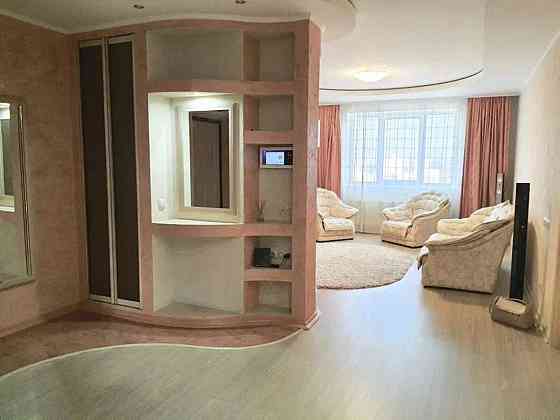 Оренда Квартира 3-кімнатна, 23/30 поверх на ул. Александра Мишуги Киев