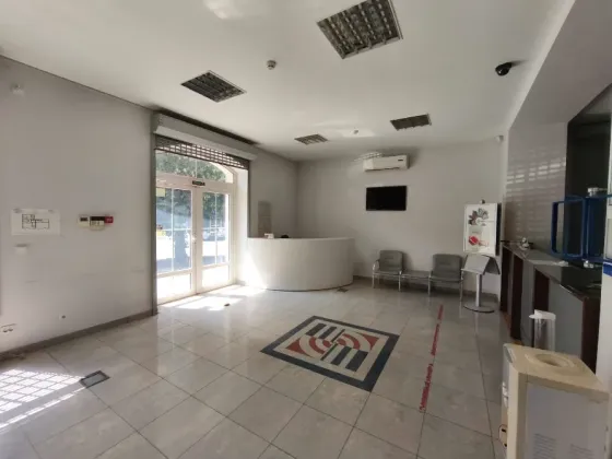 Здається Офісні приміщення площа 500 кв.м 1-й поверх Ужгород Чендея 40 Ужгород