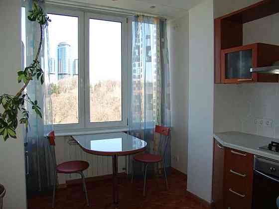 Оренда Квартира 2-кімнатна, 6/9 поверх на ул. Льва Толстого Kiev