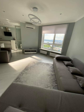 Оренда Квартира 1-кімнатна, 20/24 поверх на Зарічна, 1б Київ