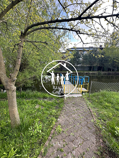 Розкішний будинок з озером: ваша власна оаза спокою  - фото 9