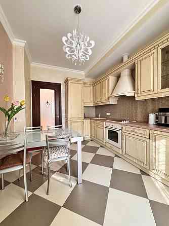 Продаж Квартира 2-кімнатна, 14/24 поверх на Коновальця Євгена вул., д. 32Б Київ