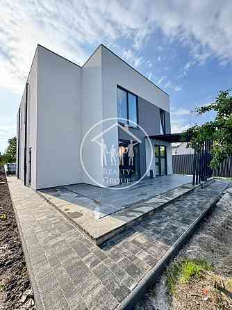 Продаж 2-поверховий Будинок з ділянкою 5.2 сот 185 кв.м  на Арктична Briukhovychi (Peremyshlianskyi raion)