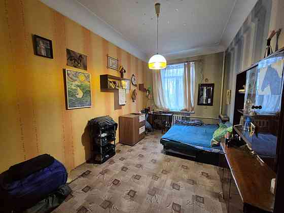 Продаж Квартира 4-кімнатна, 1/5 поверх на Лазаряна ул. Дніпро