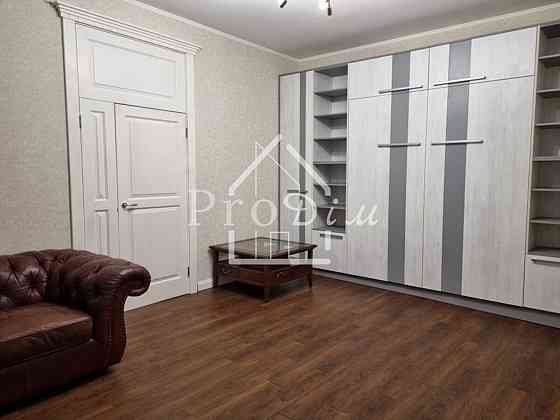 Продаж Квартира 2-кімнатна, 3/3 поверх на Межигірська вул., 22 Kiev