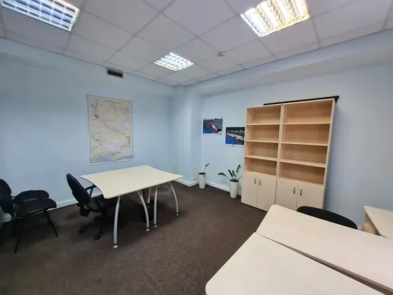 Здається Офісні приміщення площа 48 кв.м 1-й поверх Київ Ігорівська 12Б Київ