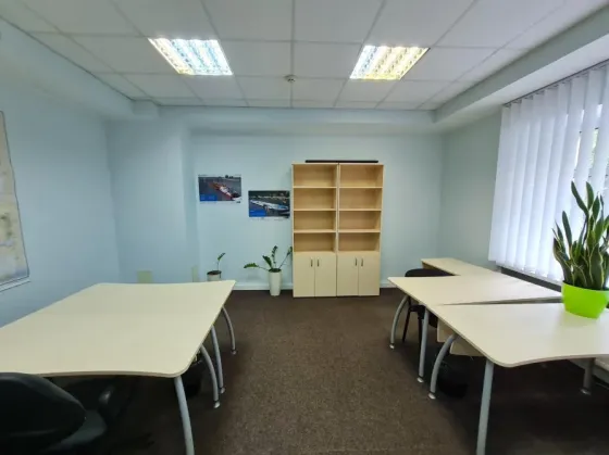 Здається Офісні приміщення площа 48 кв.м 1-й поверх Київ Ігорівська 12Б Київ