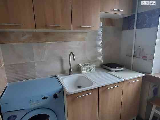 Продаж Квартира 1-кімнатна, 8/9 поверх на Алма-Атинська, 64А Киев