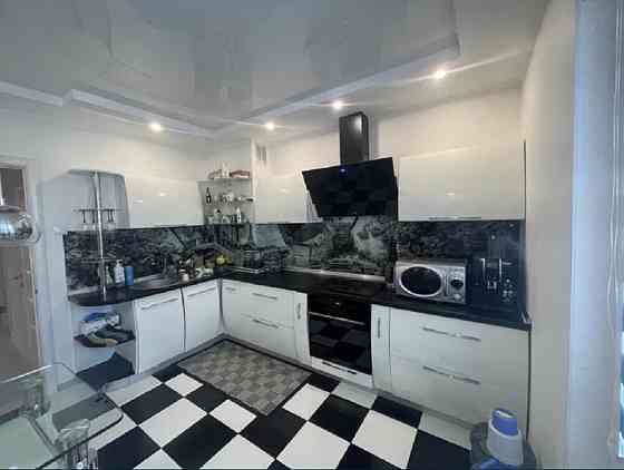 Оренда Квартира 3-кімнатна, 23/25 поверх на улица Урловская, д.38 Київ