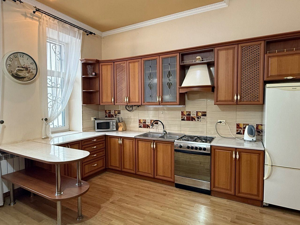 Оренда Квартира 2-кімнатна, 2/3 поверх на вул. Пекарська Львов - изображение 1