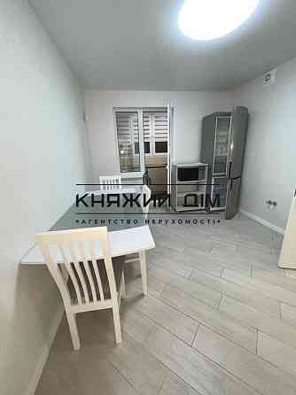 Оренда Квартира 3-кімнатна, 14/25 поверх на Ломоносова ул./Юлії Здановської Киев