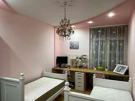 Продаж Квартира 3-кімнатна, 4/6 поверх на Регенераторна вул., д. 4/1 Kiev