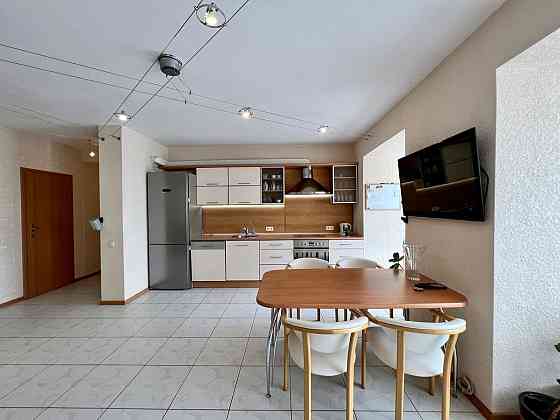 Оренда Квартира 2-кімнатна, 15/17 поверх на вул. Драгоманова, 31В Киев