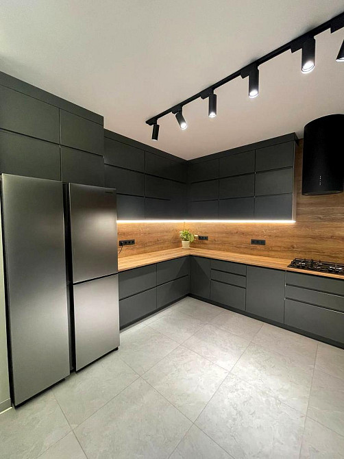 Продаж Квартира 3-кімнатна, 10/10 поверх на Центральна вул., д. 21-А Kiev - photo 1