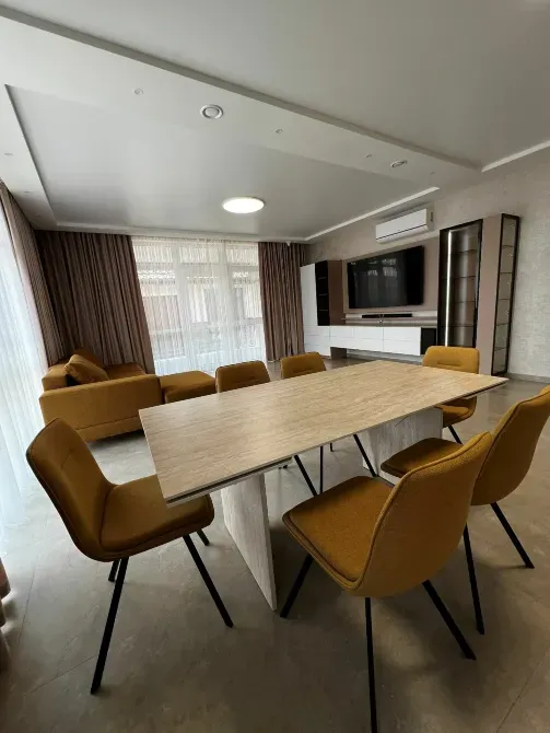 Продаж 1-поверховий Котедж з ділянкою 6 сот 209.3 кв.м 4 кімн.  Виноградів - фото 1