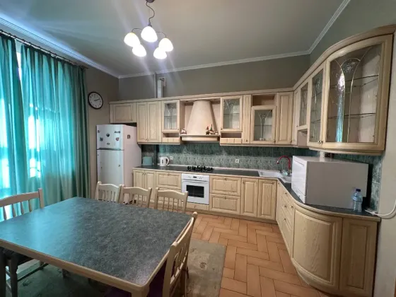 Оренда 3к Квартира 128 кв.м провулок Коновальця Евгена, 13 Дніпро