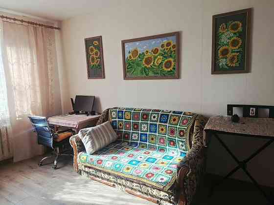 Продаж Квартира 3-кімнатна, 1/5 поверх на Уманська вул., д. 27/1 Киев