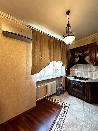 Продаж Квартира 3-кімнатна, 4/5 поверх на Голосіївський вул., д. 106/2 Kiev