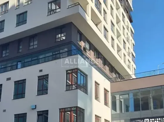 Продаж Приміщення в житловому будинку площа 312 кв.м 1-й поверх на Семицвіт Львів