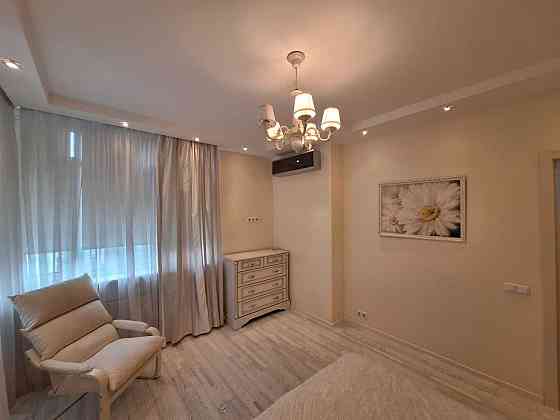 Продаж Квартира 2-кімнатна, 21/28 поверх на Китаївська вул., д. 59 Kiev